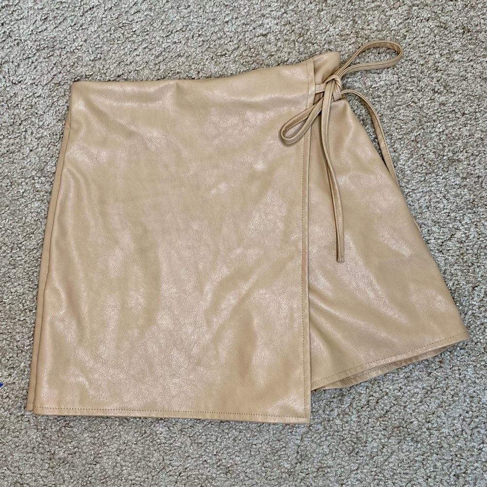 ZARA BLOGGER FAVORITE FAUX TAN LEATHER WRAP MINI SKORT XS
